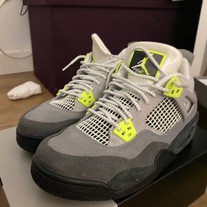 Air Jordan 4
